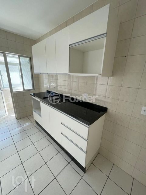 Image 11 - 882518