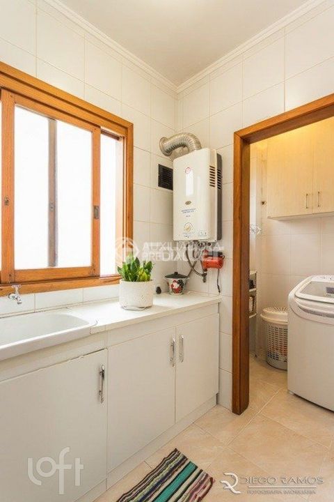Image 8 - 882520