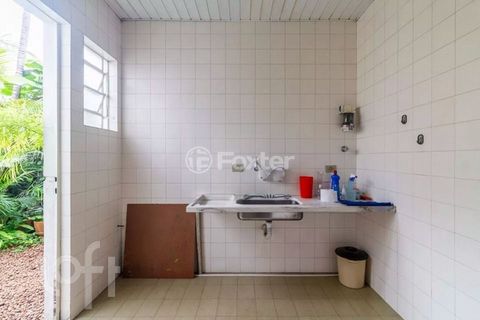 Image 7 - 882524