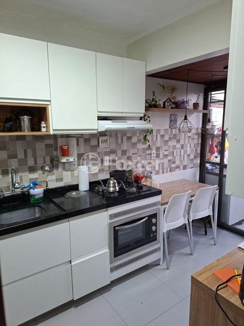 Image 8 - 882526