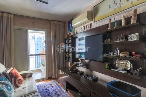 Image 11 - 882527