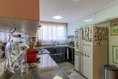 Image 13 - 882527
