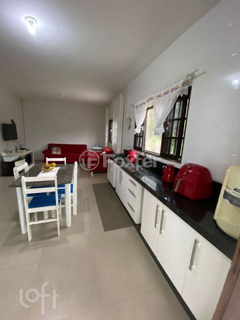 Image 7 - 882530