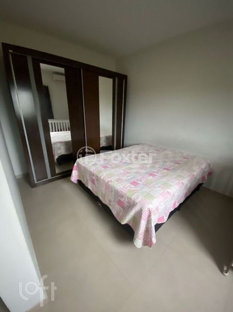 Image 9 - 882530