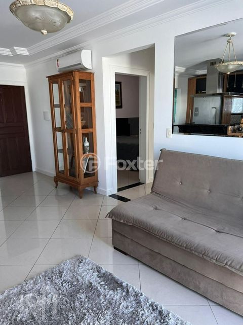 Image 7 - 882533