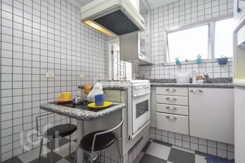 Image 9 - 882555
