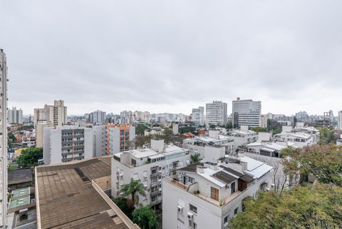 Image 15 - 882579