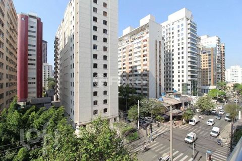 Image 19 - 882581