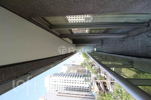 Image 17 - 882581