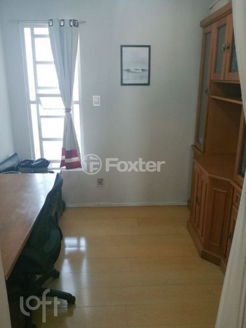 Image 4 - 882582