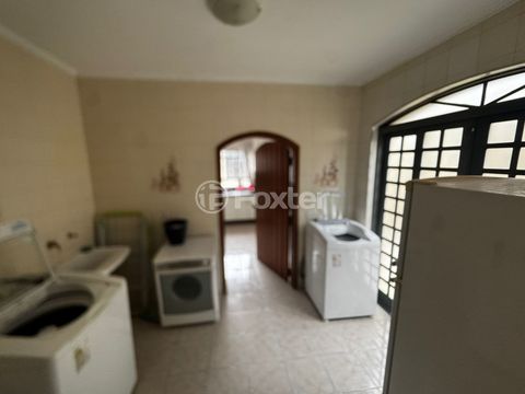 Image 7 - 882587