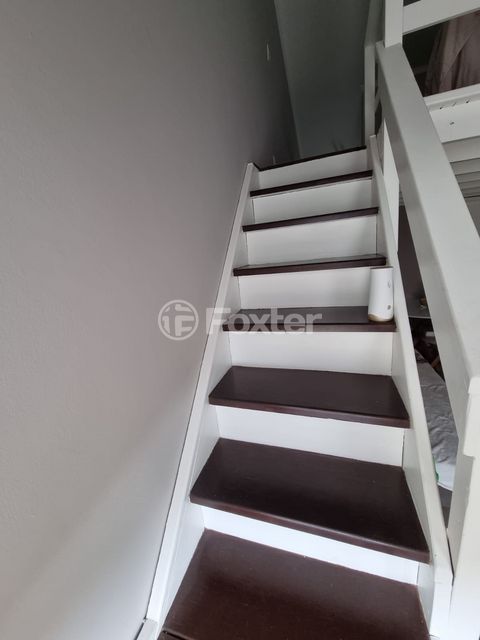 Image 6 - 882595