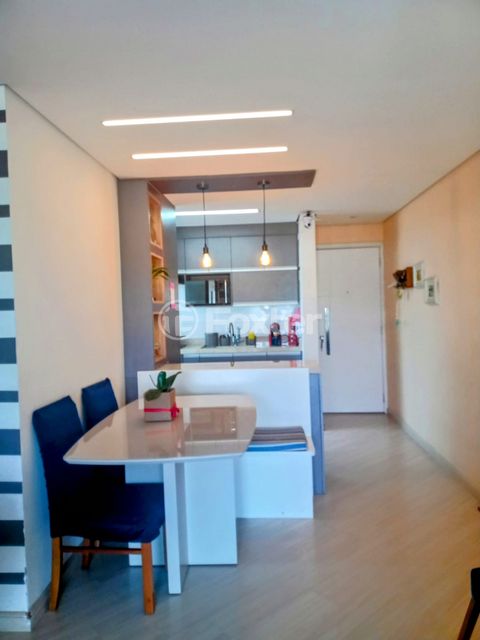 Image 8 - 882600