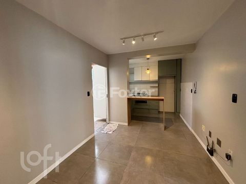 Image 6 - 882602