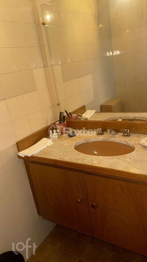 Image 7 - 882621