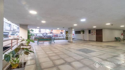 Image 16 - 882623