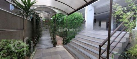 Image 16 - 882623
