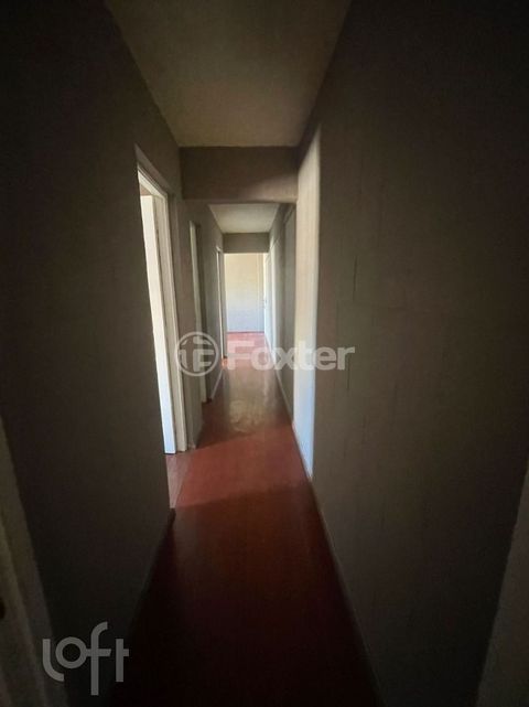 Image 8 - 882623