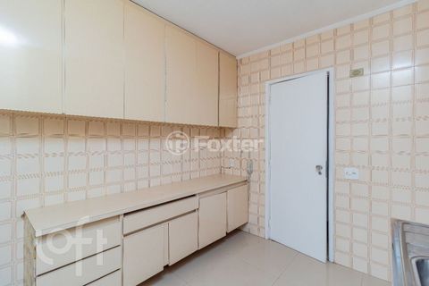 Image 7 - 882631