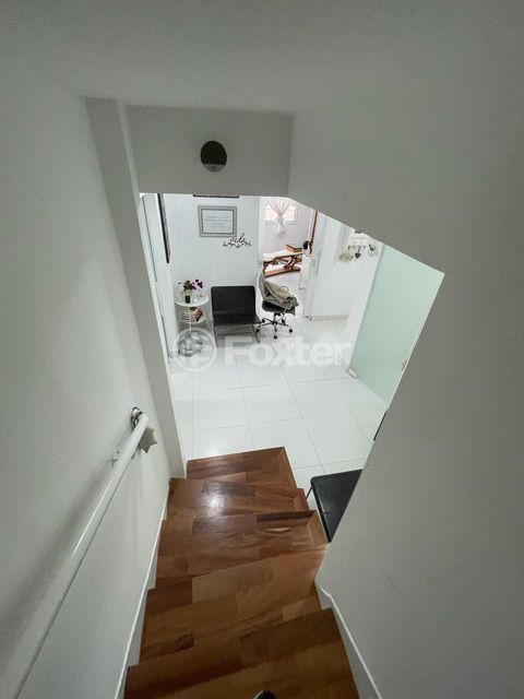 Image 11 - 882635