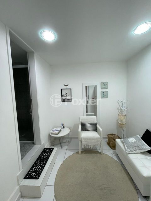 Image 4 - 882635