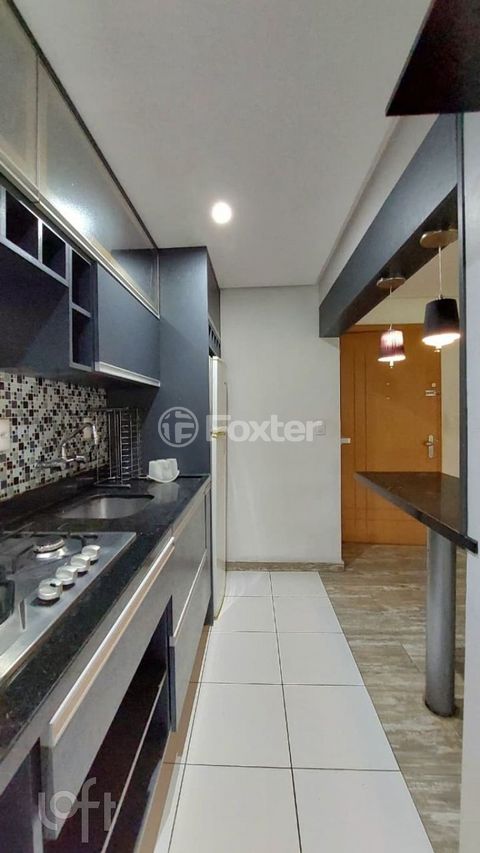 Image 5 - 882644