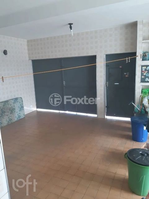 Image 7 - 882653