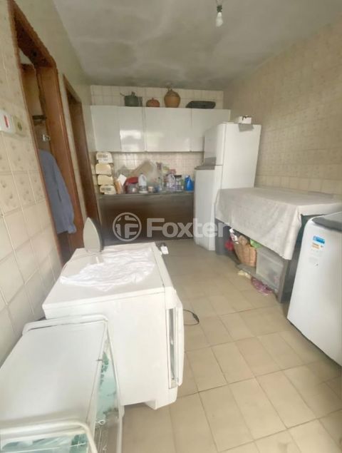 Image 10 - 882669