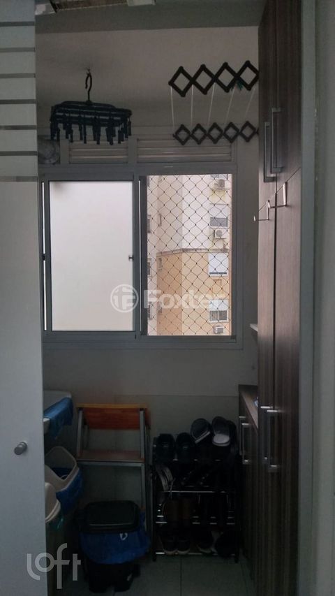 Image 11 - 882674