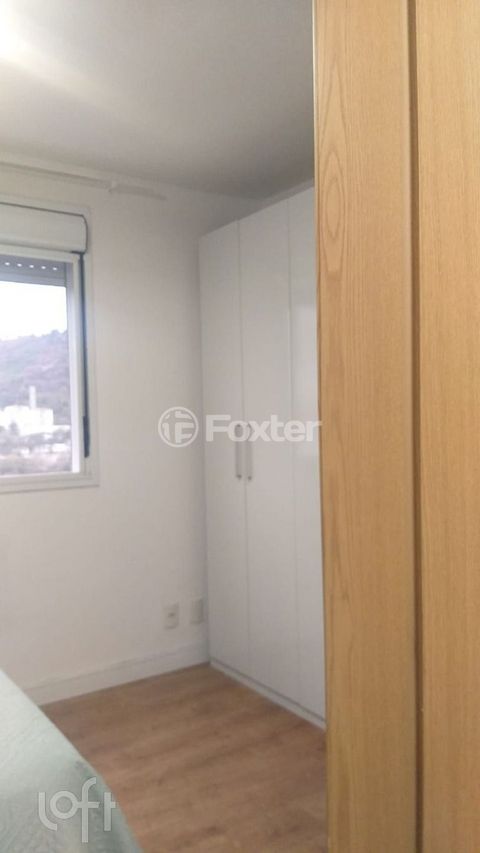 Image 8 - 882674
