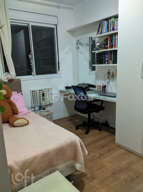 Image 7 - 882674