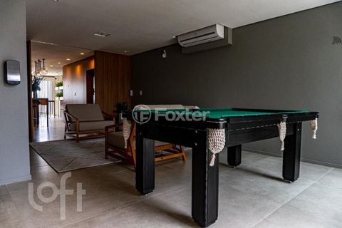 Image 9 - 882675