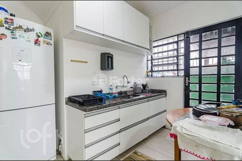 Image 7 - 882676