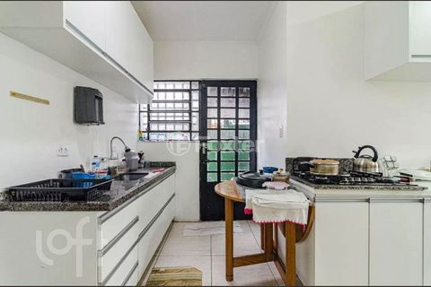 Image 8 - 882676
