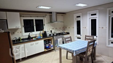 Image 5 - 882679