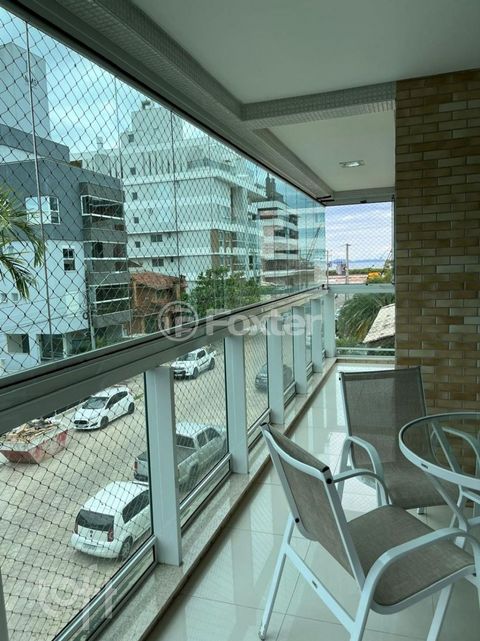 Image 10 - 882689