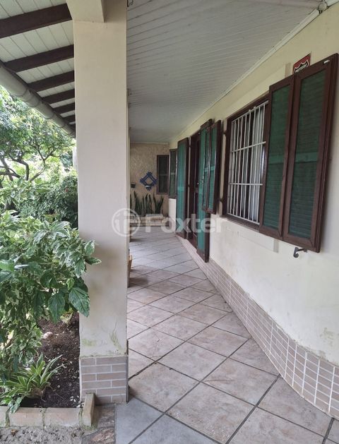 Image 12 - 882699