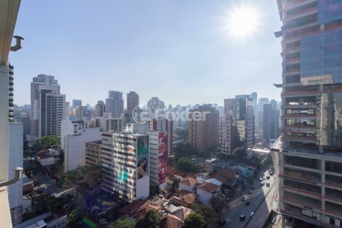 Image 2 - 882703