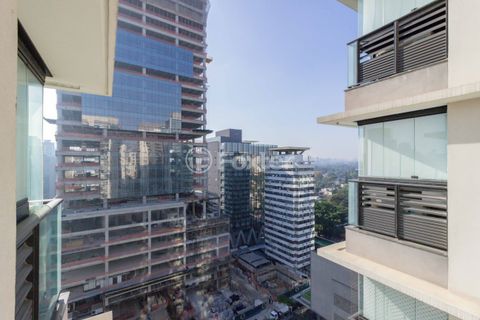 Image 17 - 882703