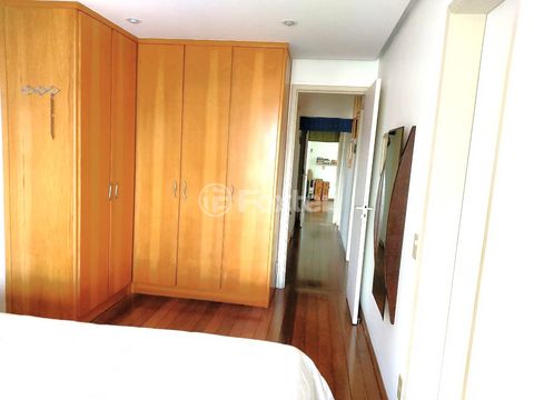 Image 7 - 882710