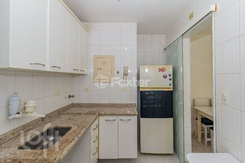 Image 16 - 882729