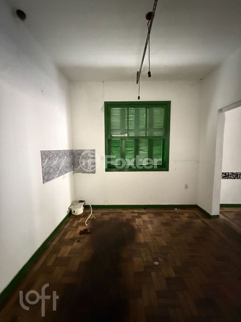 Image 7 - 882741