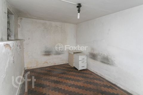 Image 19 - 882741