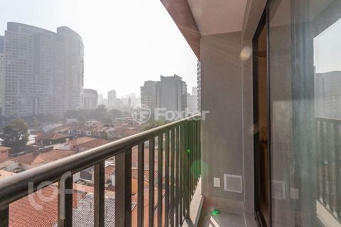 Image 14 - 882743