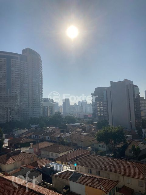 Image 11 - 882743