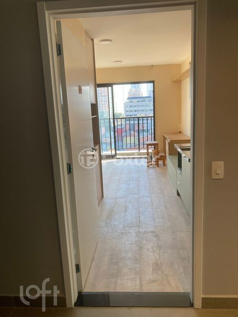 Image 3 - 882743