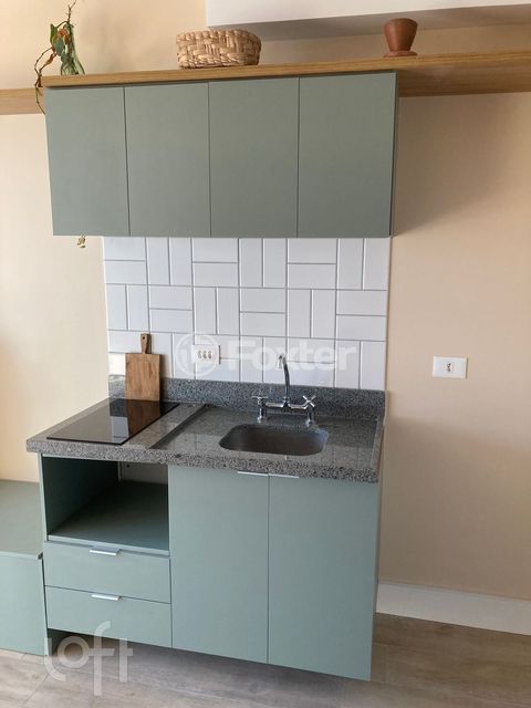 Image 7 - 882743