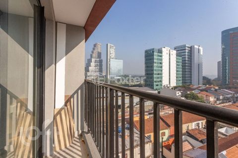 Image 12 - 882743
