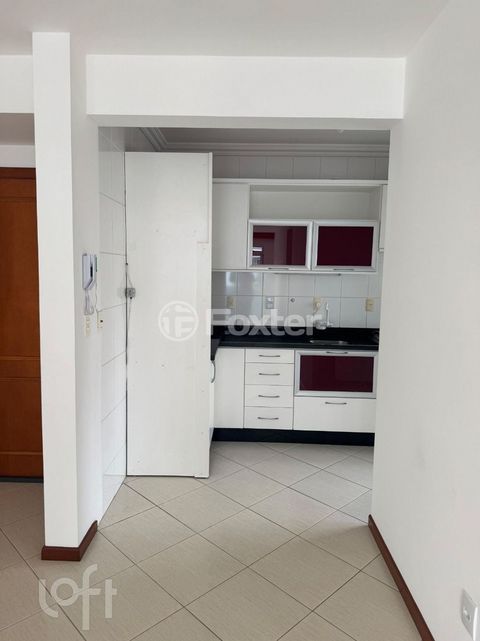 Image 10 - 882744