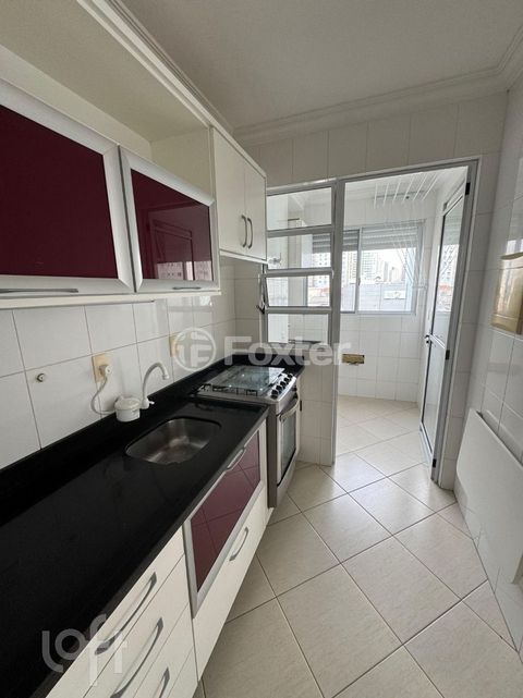 Image 6 - 882744